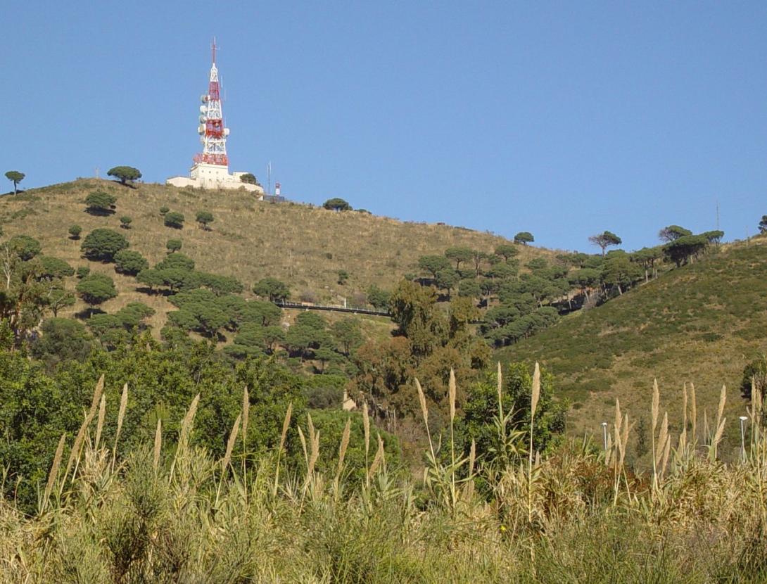 Encesa de la Torre del cim de Sant Pere Màrtir en defensa dels drets humans a la Mediterrània.