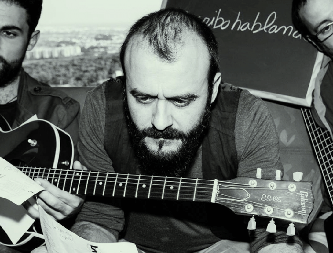 Con el Verso al traste a l'Espai en Blanch