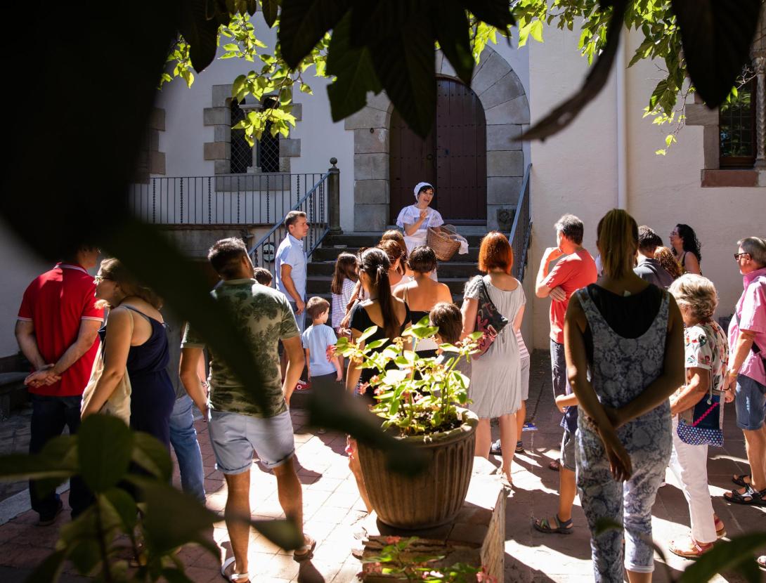 visita teatralitzada enrajolada.JPG